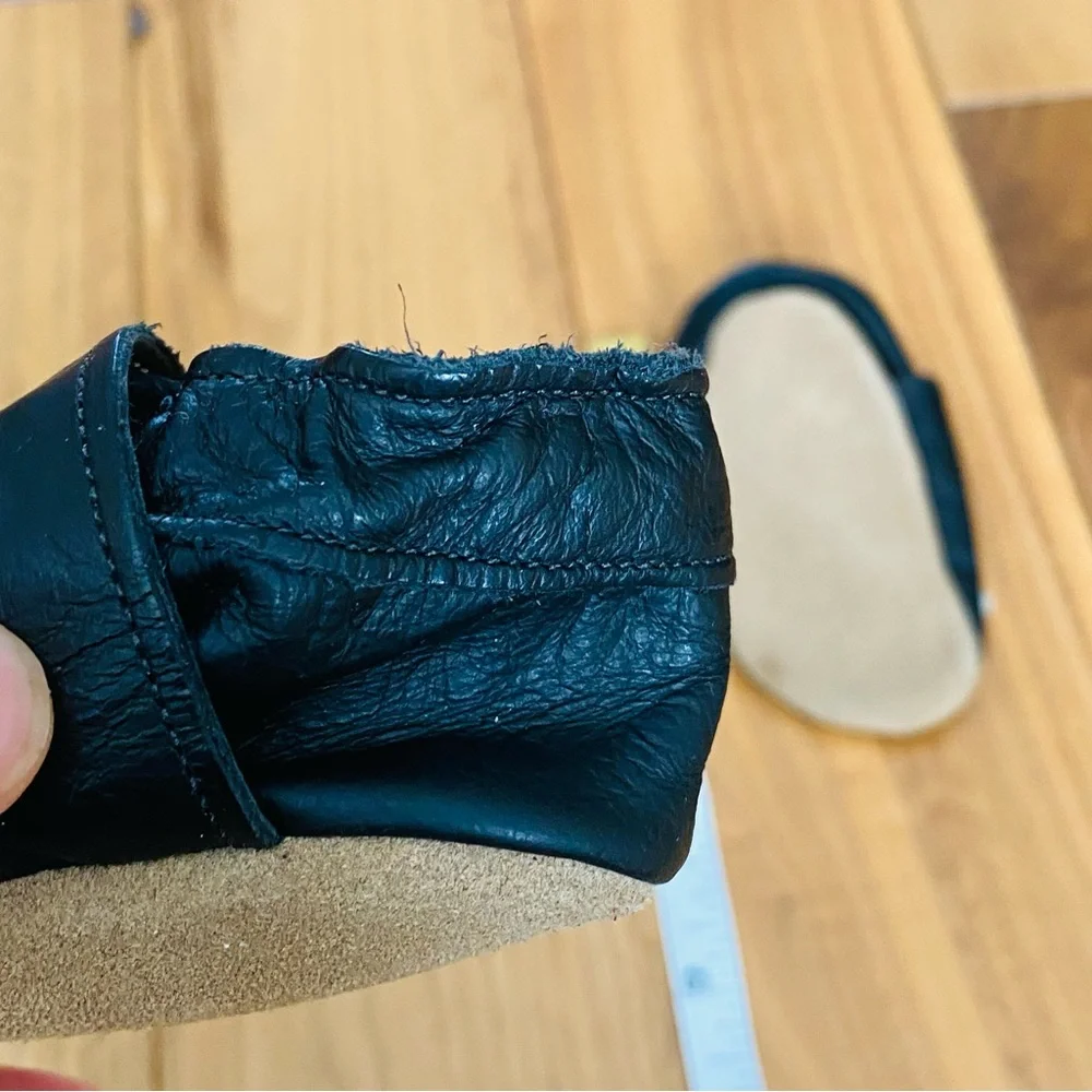 Leather Crib Shoes Black with skulls and cross bones size 0-6 months
